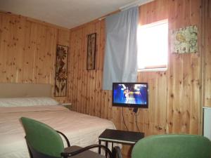 a bedroom with a bed and a tv on the wall at Nido Azul in Punta Umbría