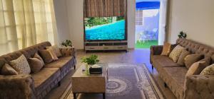 TV a/nebo společenská místnost v ubytování Gisa private hostel room