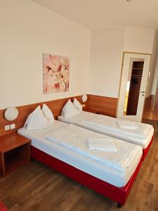 Postel nebo postele na pokoji v ubytování OEKOTEL Traiskirchen
