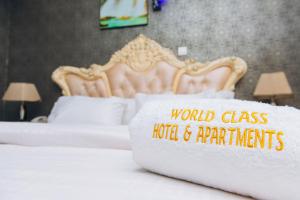 Postel nebo postele na pokoji v ubytování World Class Hotel & Apartments