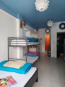 Ein Bett oder Betten in einem Zimmer der Unterkunft Acropolis views in Monastiraki square