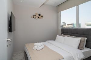 A bed or beds in a room at Heart Of Athens Apartments