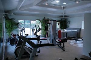 Mobil Home SIBLU VALRAS PLAGE的健身中心和/或健身设施
