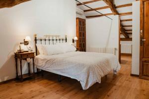 Ένα ή περισσότερα κρεβάτια σε δωμάτιο στο La Casona de Mahora +87 φωτογραφίες