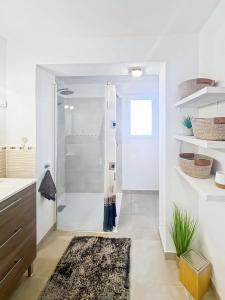 Ένα μπάνιο στο Superbe maison F5 avec vue mer - Plage à 5 min - Climatisation - Wifi gratuit