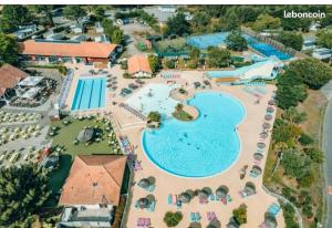 an overhead view of a pool at a resort at Mobilhome 642 3 chambres Siblu La Réserve in Gastes +25 photos