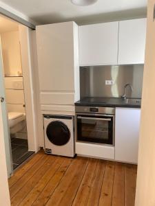 Una cocina o kitchenette en Top Lage in Ulm