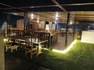 Touraco Suite Hôtel Business餐厅或其他用餐的地方