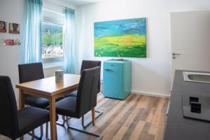 Kuchyň nebo kuchyňský kout v ubytování Happy Place Ferienwohnung mit Moselpanoramablick, Dachterrasse und Sauna + 27 fotografií