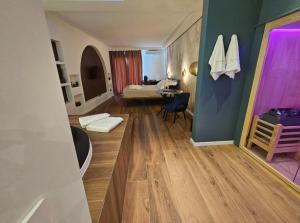 Postel nebo postele na pokoji v ubytování Via del Mare Apulia B&B e Spa Suites