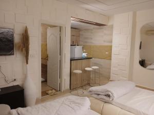 Afbeelding uit fotogalerij van الجناح الملكي بالعالمين شامله الأكوا بارك مجانا in El Alamein