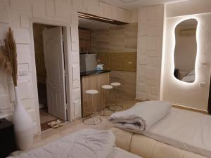 Afbeelding uit fotogalerij van الجناح الملكي بالعالمين شامله الأكوا بارك مجانا in El Alamein