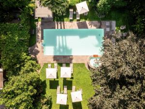 Bazén v ubytování Parkhotel Tirolerhof nebo v jeho okolí