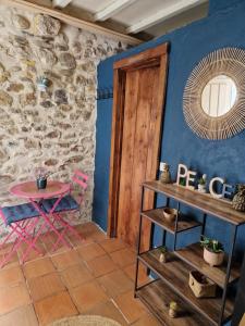 Χώρος καθιστικού στο Maison climatisé 1 a 4 pers 1 chambre et 1 mezzanine