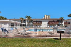 Swimmingpoolen hos eller tæt på Beachview 102 - Flaming Sunrise