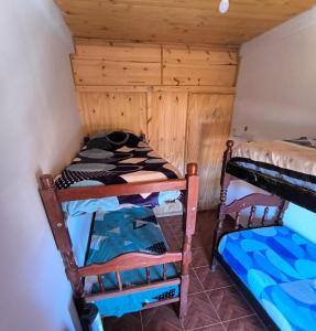 Una cama o camas en una habitación de Hostel VERBENITA