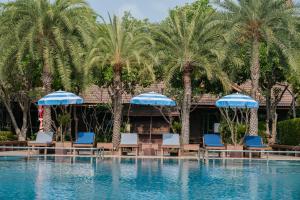Bazén v ubytování Villa Wanida Garden Resort nebo v jeho okolí