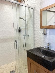 Koupelna v ubytování Hotel D'Angleterre + 27 fotografií