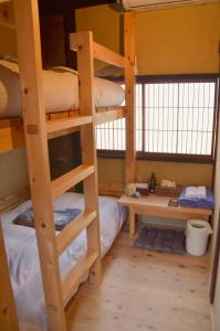 Letto o letti in una camera di 篠山城下町ゲストハウス quolo
