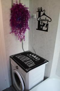 A kitchen or kitchenette at VENICE Sweet Home - your home in a beautiful neighborhood of the City of Venice