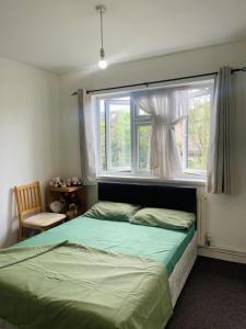 Postel nebo postele na pokoji v ubytování Ilford rooms