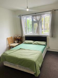 Postel nebo postele na pokoji v ubytování Ilford rooms