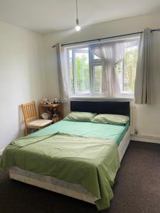 Postel nebo postele na pokoji v ubytování Ilford rooms