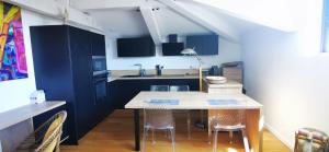 Η κουζίνα ή μικρή κουζίνα στο Appartement dans maison contemporaine