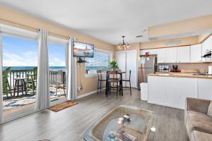 Afbeelding uit fotogalerij van Capri by the Gulf 108 - Beachy Keen Bungalow in Destin +32 foto's