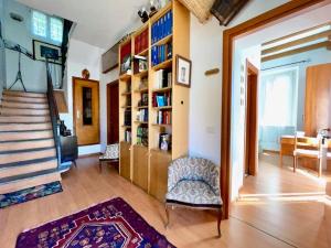 Istumisnurk majutusasutuses ANGELO'S PLACE by Design Studio