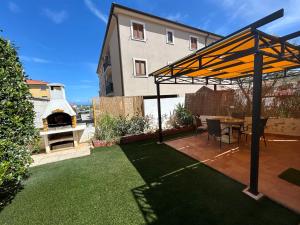 Vonkajšia záhrada v ubytovaní Villa Istriana
