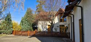 a house with a wooden fence in front of it at Maisionette FEWO Sternchen in Heidenau