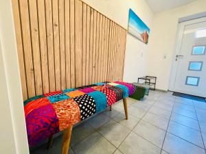 Postel nebo postele na pokoji v ubytování Kleine Auszeit Ferienwohnung nahe Bosenbergklinik mit Parkplatz, Haustiere willkommen