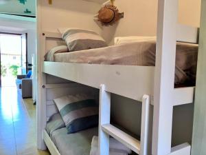 Ένα ή περισσότερα κρεβάτια σε δωμάτιο στο Stintino appartamento fronte isola dell'Asinara