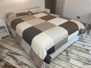 a large bed in a bedroom with a wooden floor at Casa Pappagallo in Turin