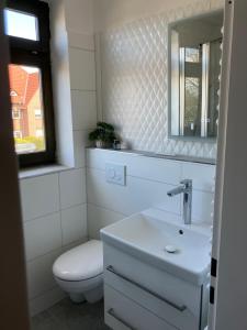 Koupelna v ubytování Urlaubsfeeling am Wattnmeer- Ferienhaus Strandmuschel