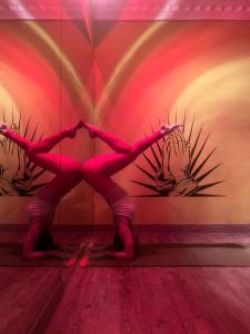 two dancers in a room with a wall at Blue coconut villa in Kon Rung (1)