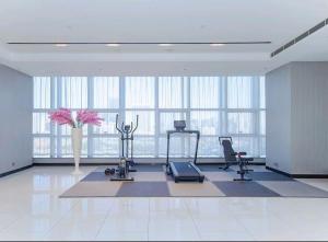 Fitness centrum a/nebo fitness zařízení v ubytování Echarm Hotel Wuhan Jiangxia Cultural Avenue Zhongbai Plaza