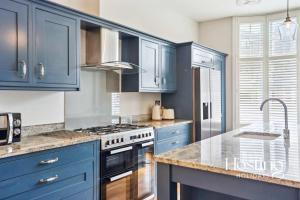 Köök või kööginurk majutusasutuses Sapphire House - Newly Renovated 3-Bedroom Home