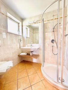 Koupelna v ubytování Garni-Hotel mir.es