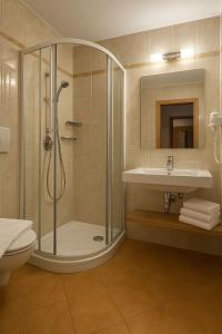 Koupelna v ubytování Garni-Hotel mir.es