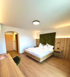 Postel nebo postele na pokoji v ubytování Garni-Hotel mir.es
