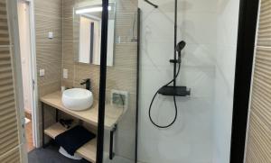 Koupelna v ubytování Maison de vacances insolite - 1-6 pers à Guérande + 4 fotografie