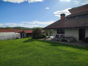 a backyard of a house with a green lawn at Urrumendi in Mungia