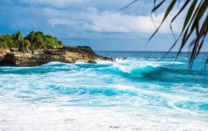 an island in the ocean with waves in the water at Maris Luxe Vibe Residence Dominicus in La Laguna