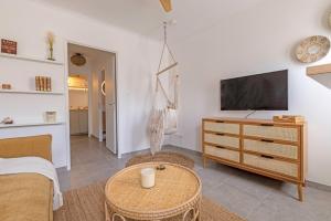 a living room with a tv and a table at LE NID Hyper-centre - Stadium - PARKING & WiFi in Toulouse
