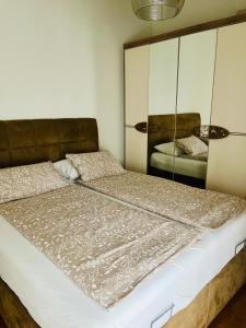 Ένα ή περισσότερα κρεβάτια σε δωμάτιο στο Apartment VacationVibes1 Mostar