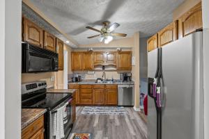 Imagen de la galería de Cosy house, home away from home, en Grove City 28 fotos más