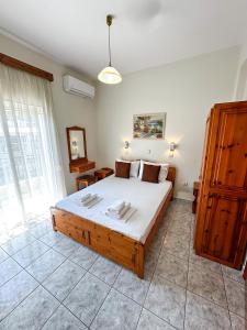 En eller flere senge i et værelse på Studios Melida + 26 billeder