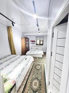 Ένα ή περισσότερα κρεβάτια σε δωμάτιο στο Apartment for 5 persons, in Chilanzar